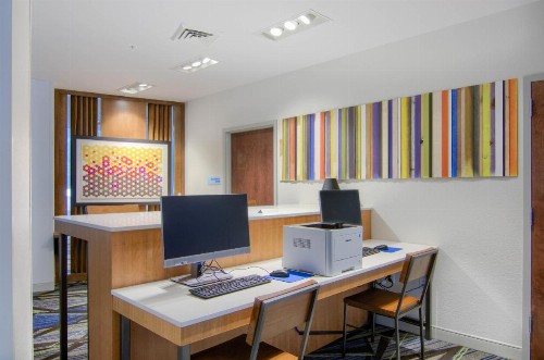 Holiday Inn Express & Suites Mobile - University Area an IHG Hotel - image 7