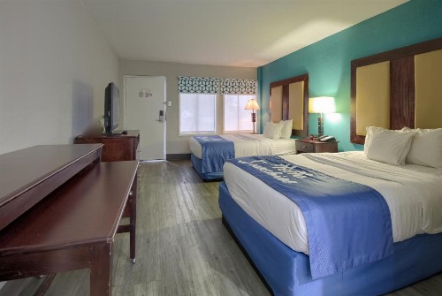 Days Inn by Wyndham Mobile I-65 - image 24