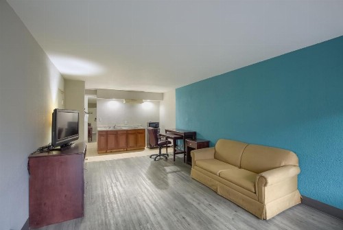 Days Inn by Wyndham Mobile I-65 - image 25