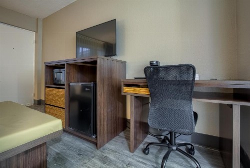 Days Inn by Wyndham Mobile I-65 - image 30