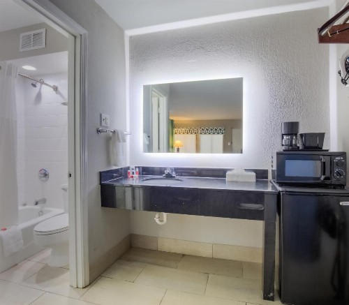 Days Inn by Wyndham Mobile I-65 - image 39