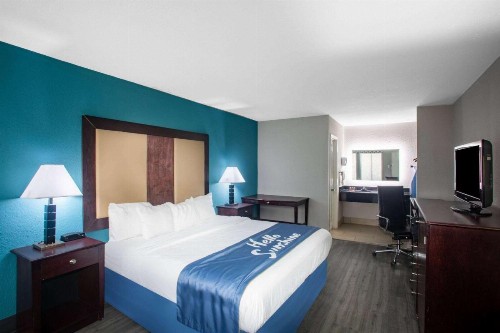 Days Inn by Wyndham Mobile I-65 - image 6