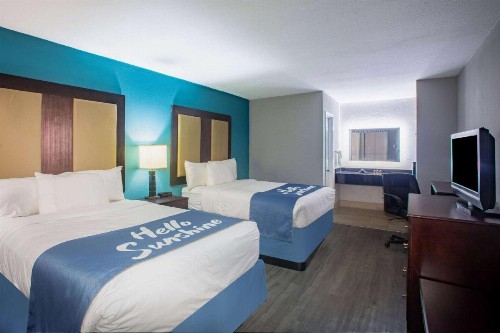 Days Inn by Wyndham Mobile I-65 - image 8