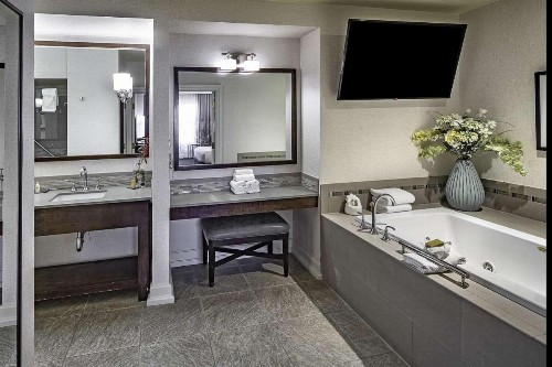DoubleTree by Hilton Modesto - image 46