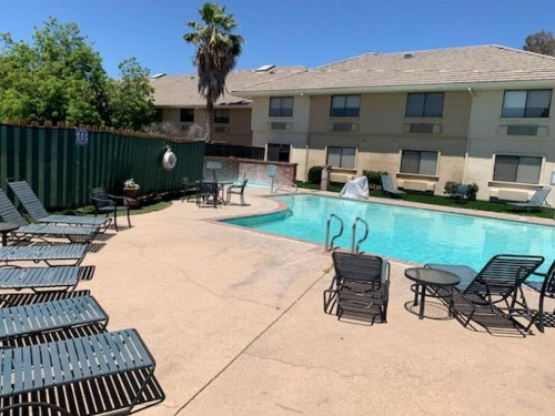 Modesto Hotel - image 2