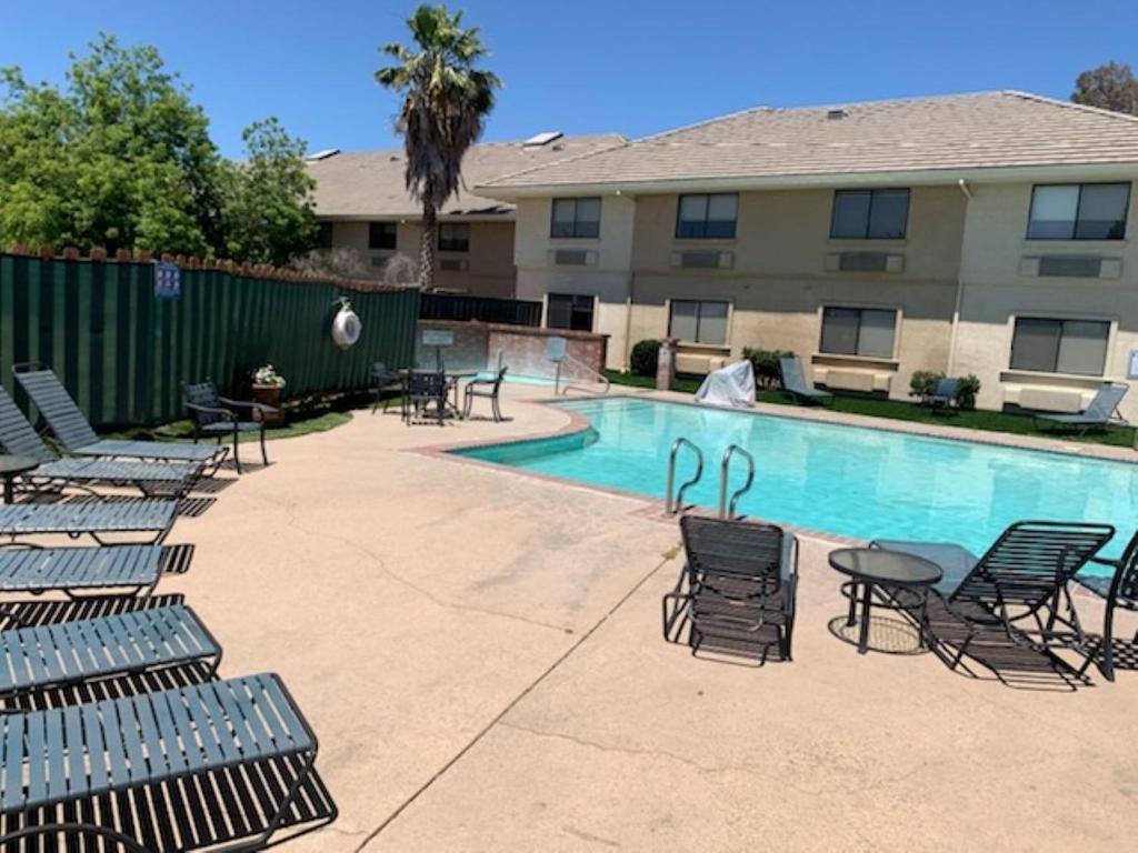 Modesto Hotel - image 2