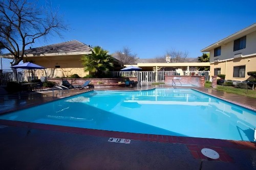 Modesto Hotel - image 4