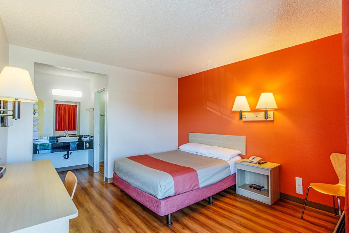 Motel 6-Modesto CA - image 2