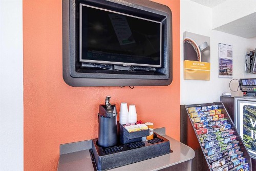 Motel 6-Modesto CA - image 30