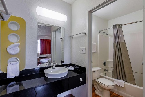 Motel 6-Modesto CA - image 5