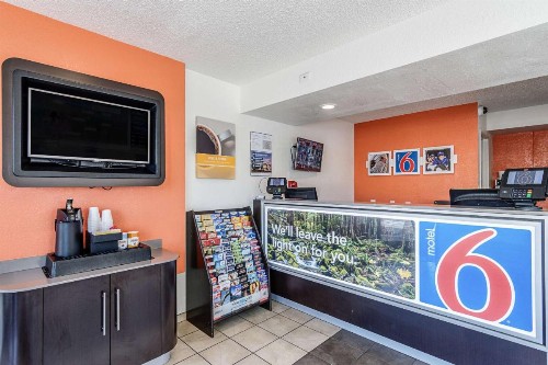 Motel 6-Modesto CA - image 6