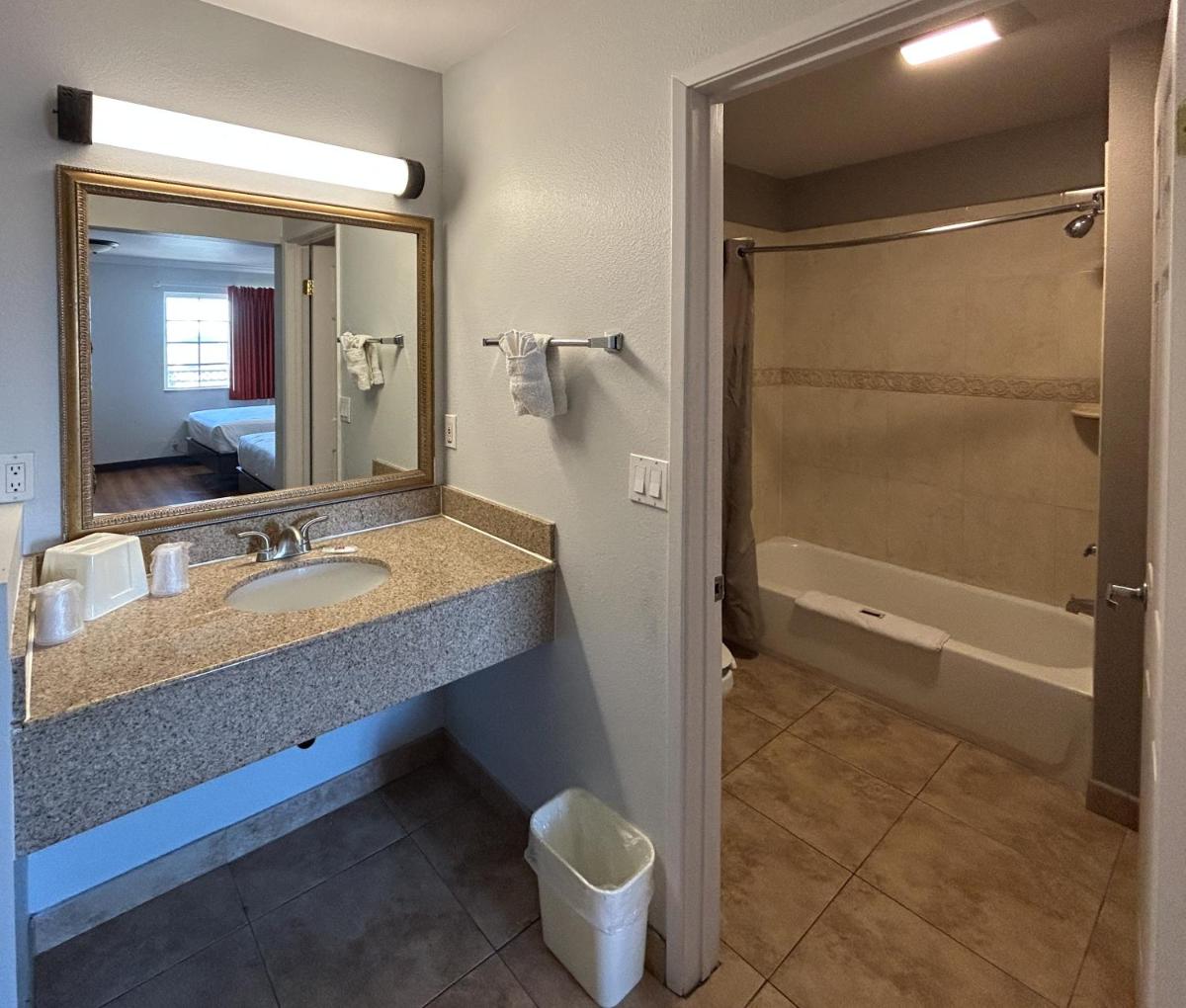 Motel 6-Mojave CA - Airport - image 4