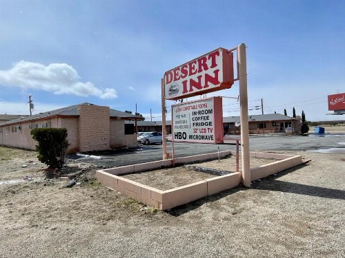 Desert Inn - image 12