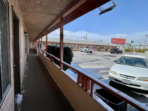 Desert Inn - image 22