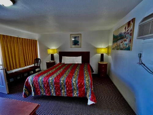 Desert Inn - image 28