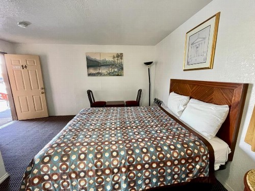 Desert Inn - image 29