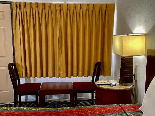 Desert Inn - image 40