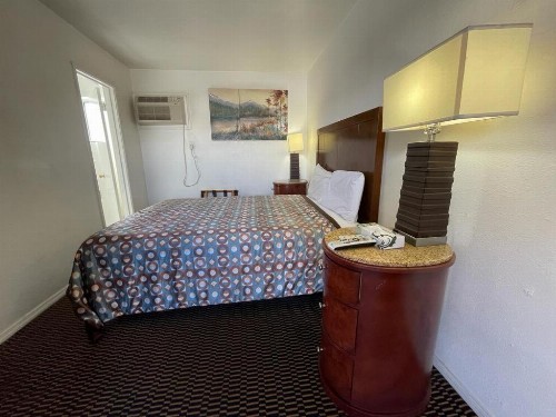 Desert Inn - image 49