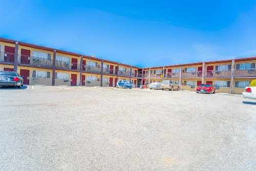 Red Roof Inn Mojave - image 2