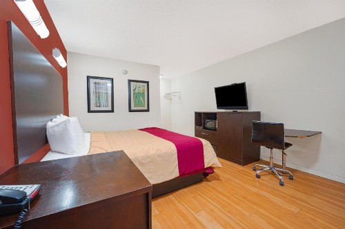 Red Roof Inn Mojave - image 24