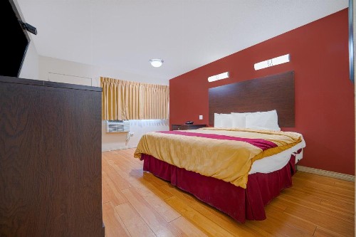 Red Roof Inn Mojave - image 26