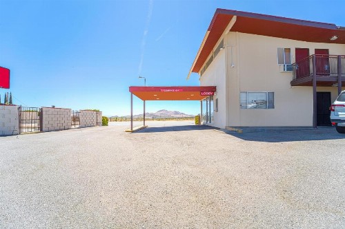 Red Roof Inn Mojave - image 4