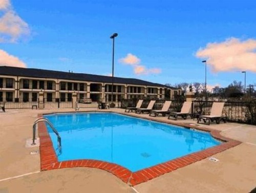 Mockingbird Inn & Suites