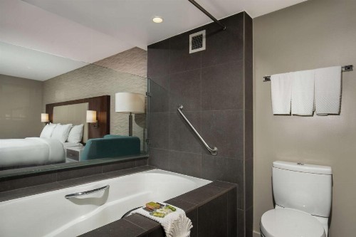 DoubleTree by Hilton Monrovia - Pasadena Area - image 26