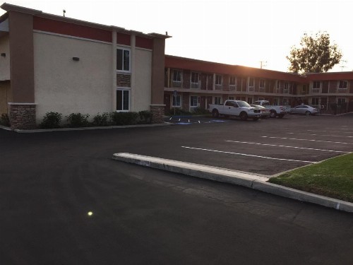 Ontario Inn & Suites - image 11