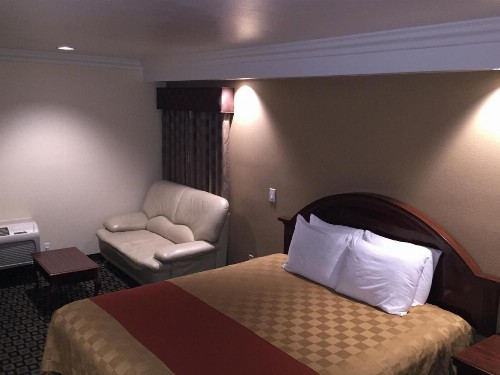 Ontario Inn & Suites - image 15