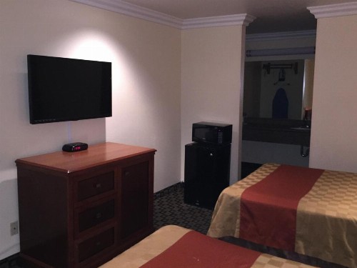 Ontario Inn & Suites - image 17