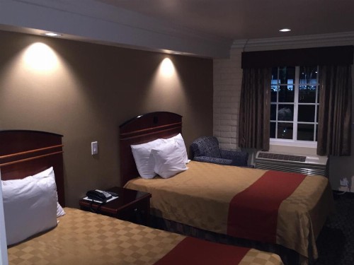 Ontario Inn & Suites - image 19