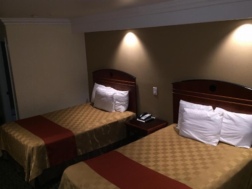 Ontario Inn & Suites - image 20
