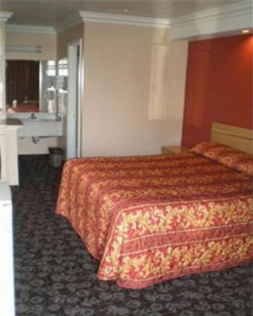 Ontario Inn & Suites - image 24