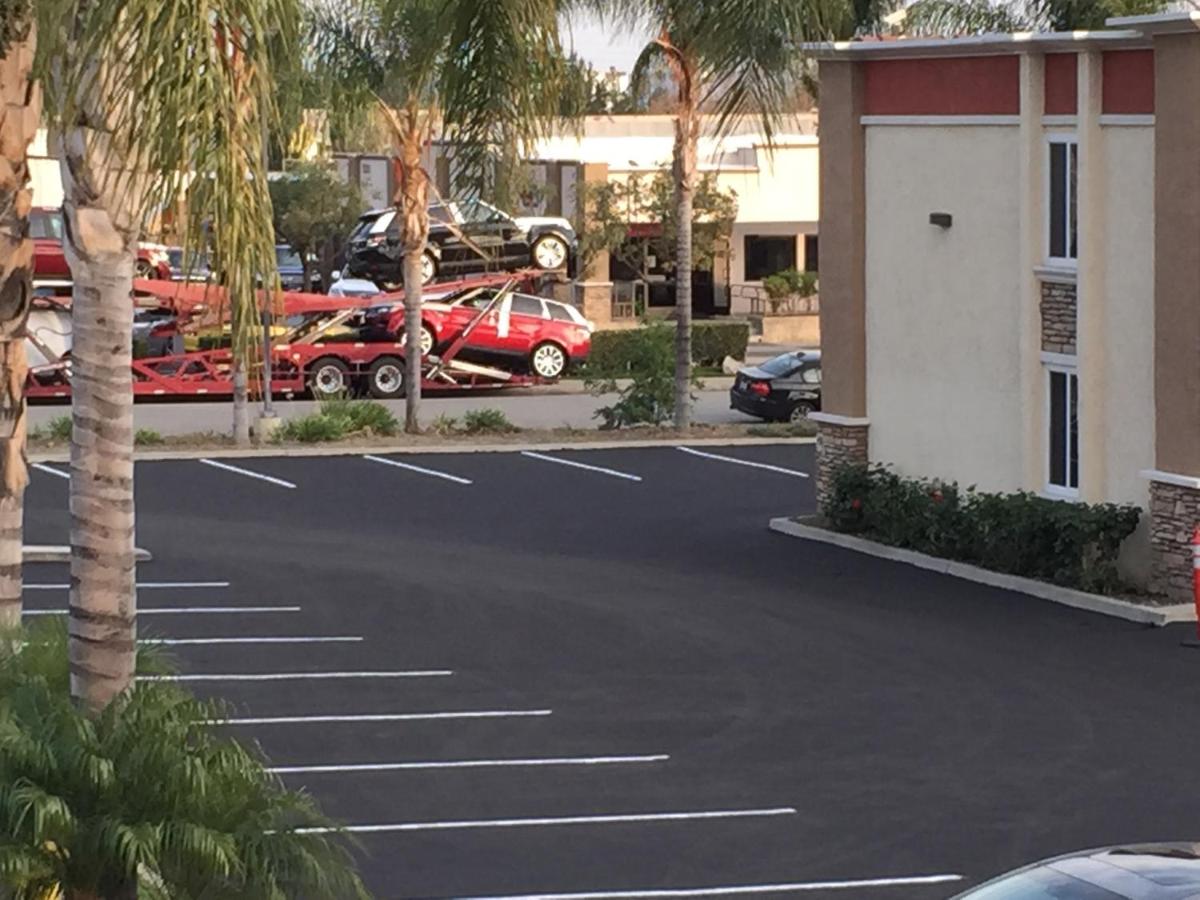 Ontario Inn & Suites - image 3