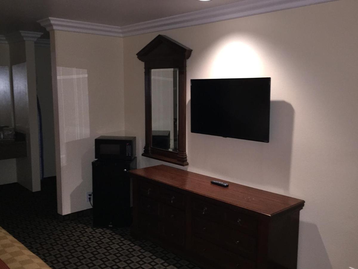 Ontario Inn & Suites - image 6