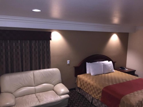 Ontario Inn & Suites - image 7