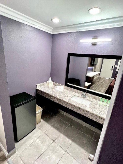 Best Inn Montebello - image 9