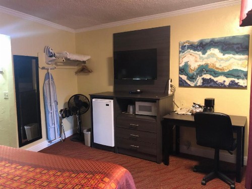 Americas Best Value Presidents Inn Monterey - image 10