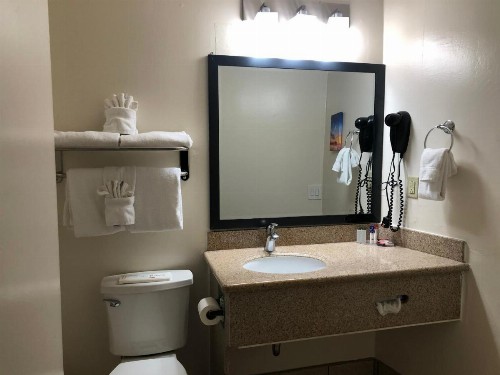 Americas Best Value Presidents Inn Monterey - image 15