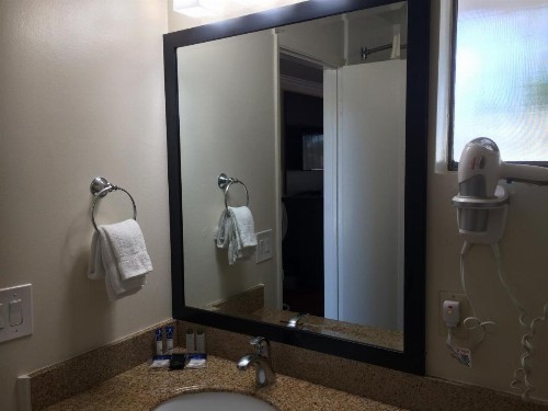 Americas Best Value Presidents Inn Monterey - image 17
