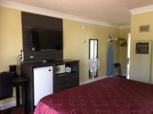 Americas Best Value Presidents Inn Monterey - image 19