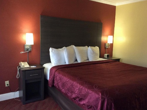 Americas Best Value Presidents Inn Monterey - image 6