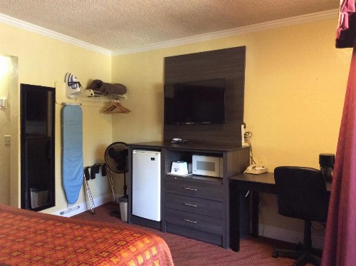 Americas Best Value Presidents Inn Monterey - image 8