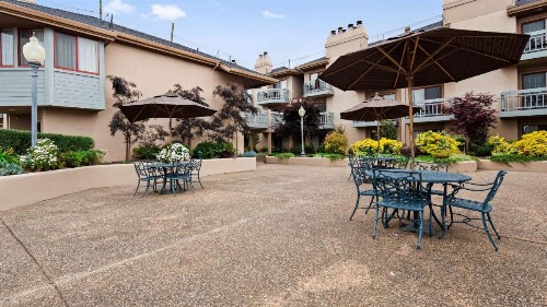 Victorian Inn - image 39