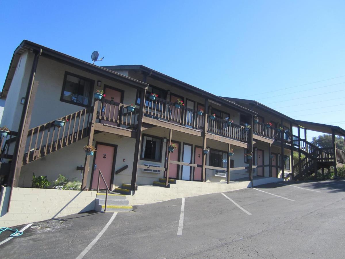 Monterey Fairgrounds Inn - image 2