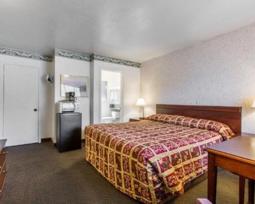 Monterey Fairgrounds Inn - image 5