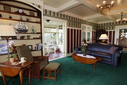 The Jabberwock Bed & Breakfast - image 4