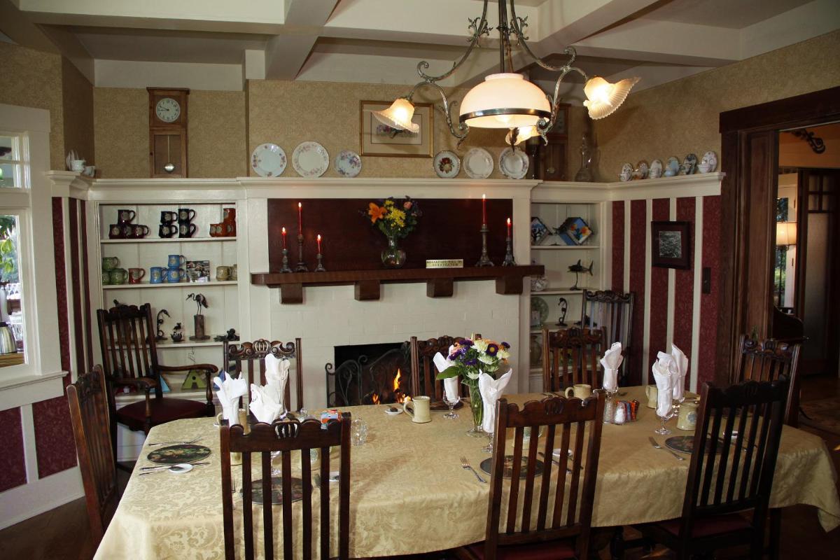 The Jabberwock Bed & Breakfast - image 5