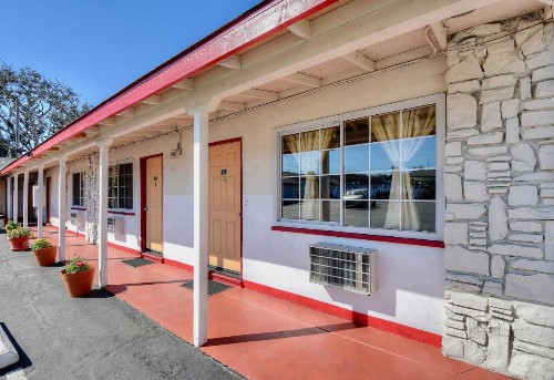 Bayside Inn - image 10